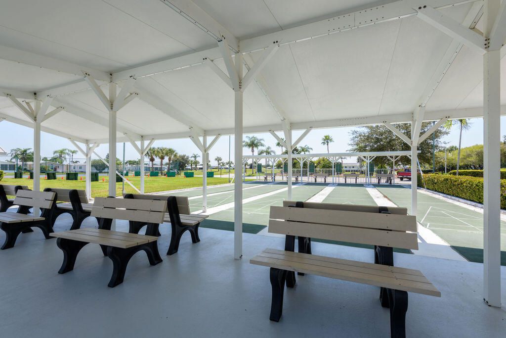 For Sale: $289,000 (3 beds, 2 baths, 1619 Square Feet)