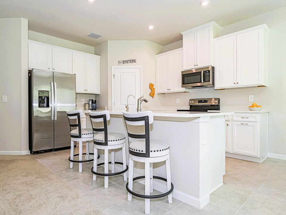 На продажу: $397,500 (4 спален, 2 ванн, 1823 Квадратных фут)