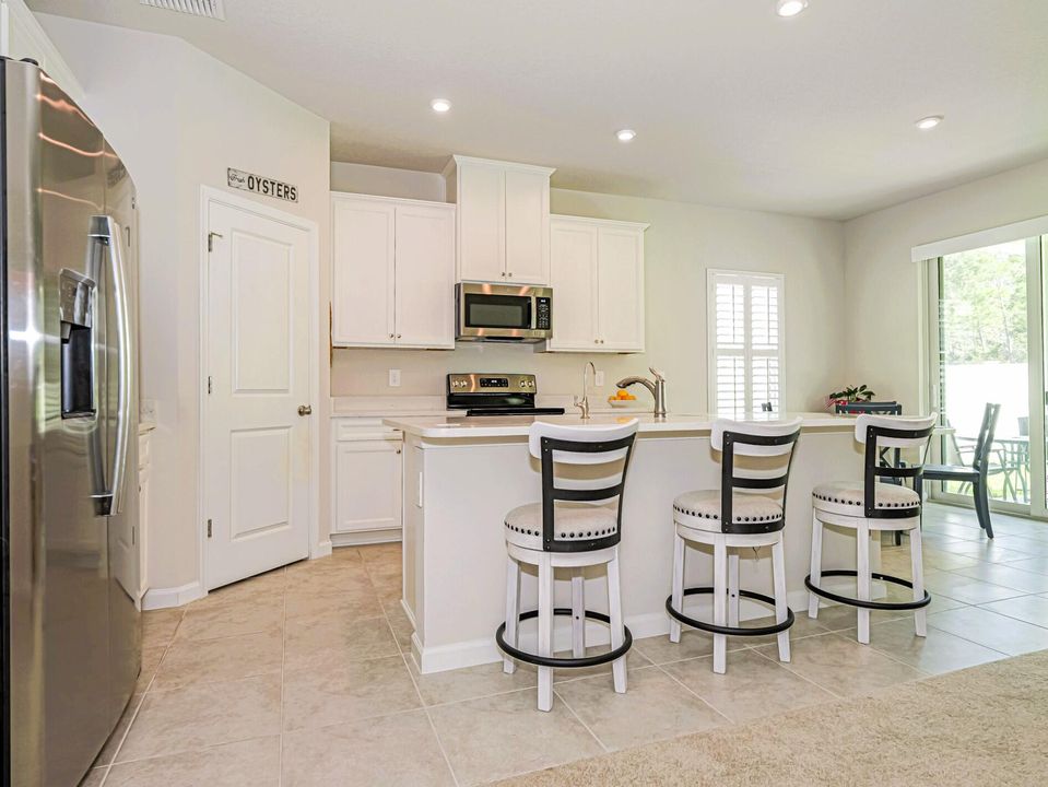 На продажу: $397,500 (4 спален, 2 ванн, 1823 Квадратных фут)