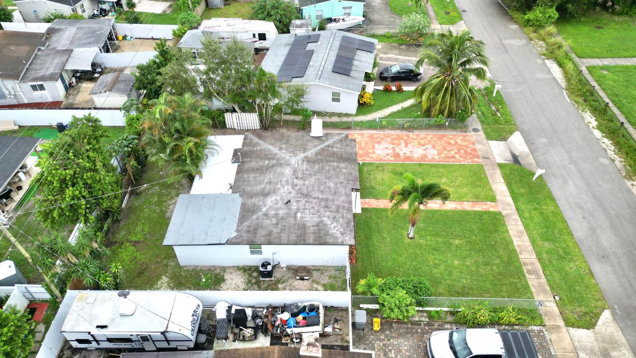 Active With Contract: $429,000 (3 beds, 2 baths, 1100 Square Feet)