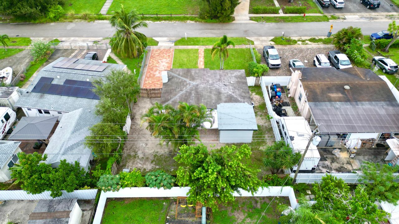 Active With Contract: $429,000 (3 beds, 2 baths, 1100 Square Feet)