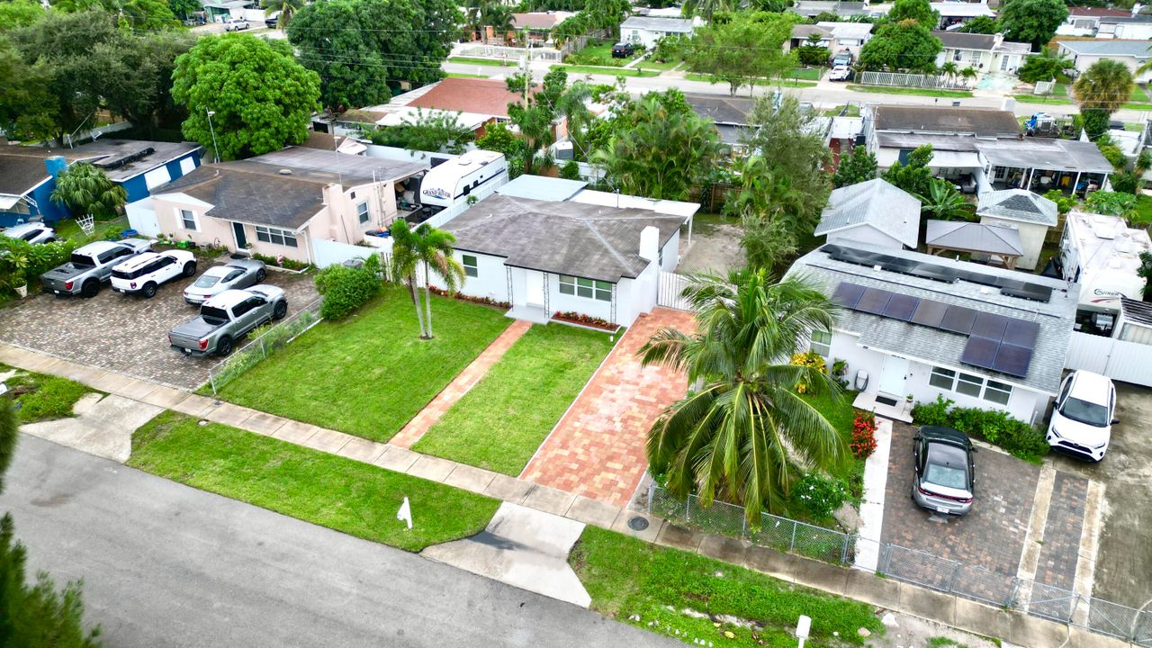 Active With Contract: $429,000 (3 beds, 2 baths, 1100 Square Feet)