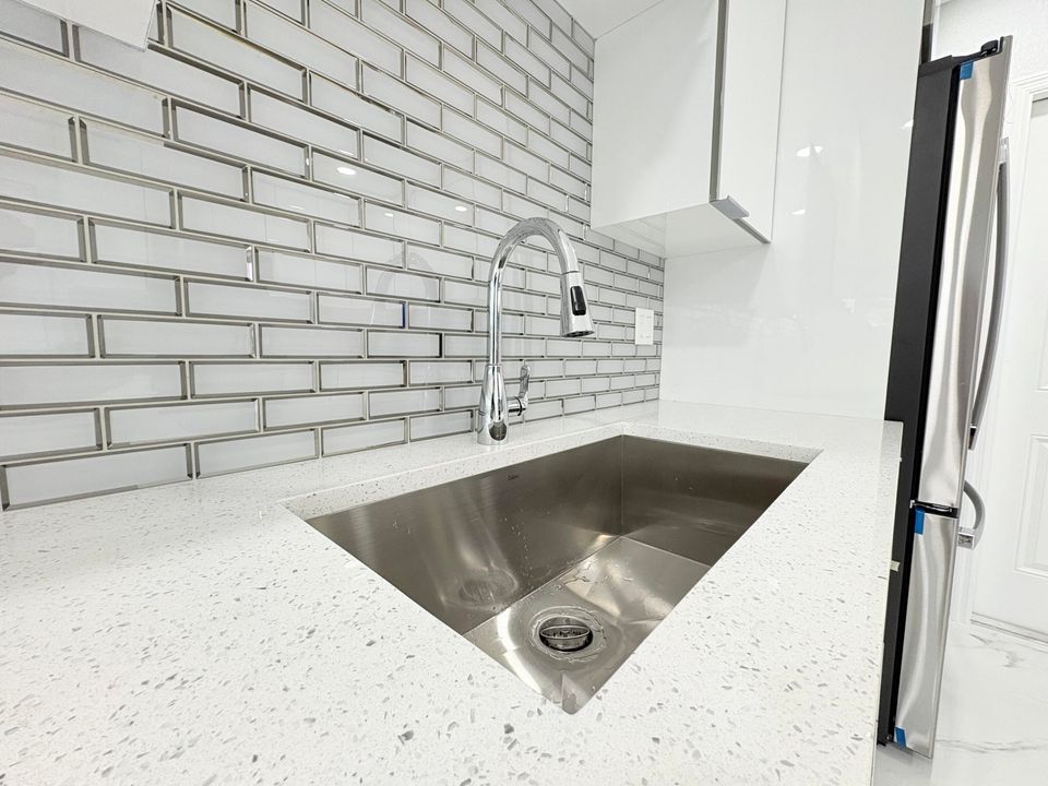 Active With Contract: $429,000 (3 beds, 2 baths, 1100 Square Feet)