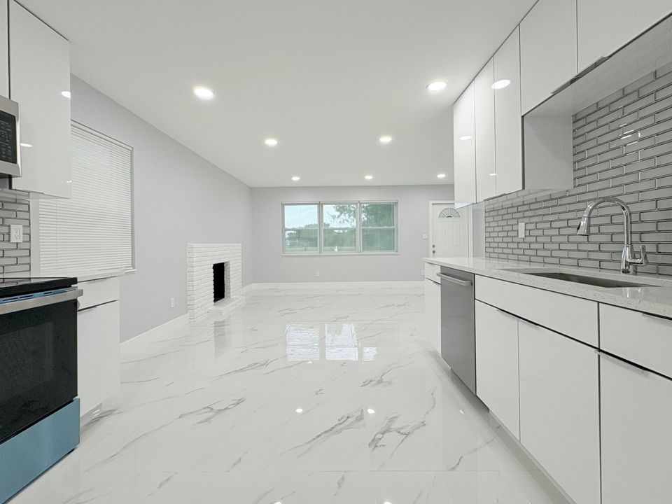 Active With Contract: $429,000 (3 beds, 2 baths, 1100 Square Feet)