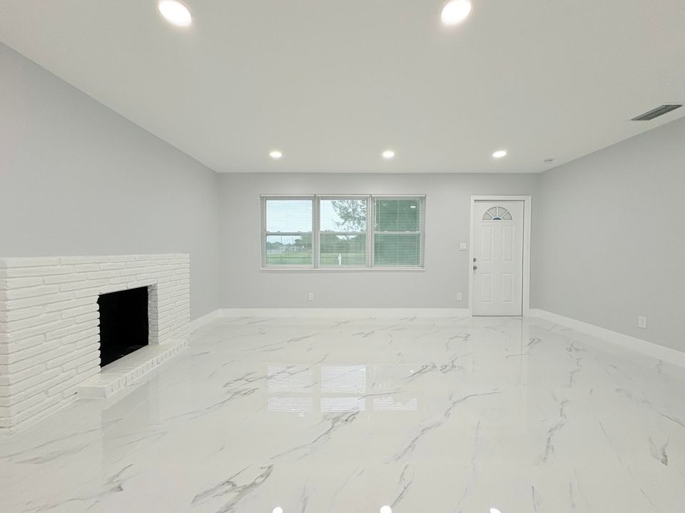 Active With Contract: $429,000 (3 beds, 2 baths, 1100 Square Feet)