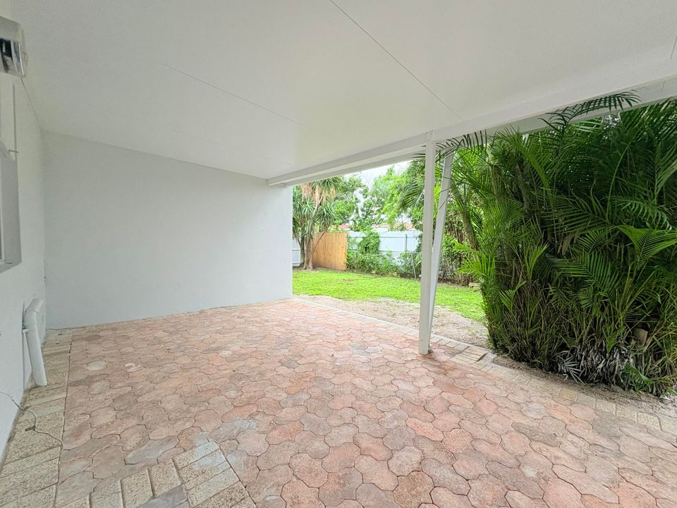 Active With Contract: $429,000 (3 beds, 2 baths, 1100 Square Feet)