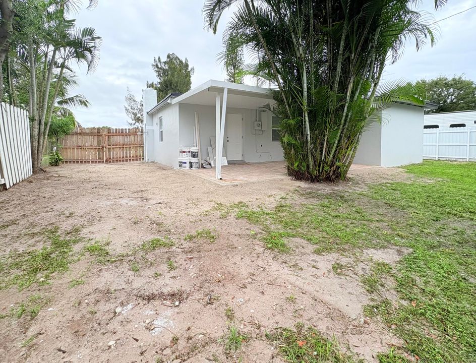 Active With Contract: $429,000 (3 beds, 2 baths, 1100 Square Feet)