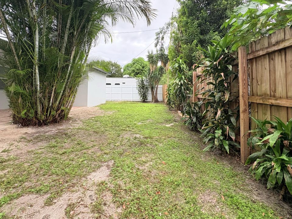 Active With Contract: $429,000 (3 beds, 2 baths, 1100 Square Feet)