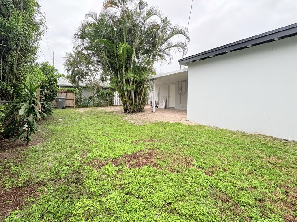 Active With Contract: $429,000 (3 beds, 2 baths, 1100 Square Feet)