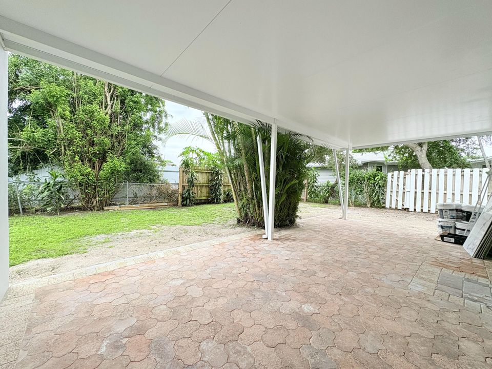 Active With Contract: $429,000 (3 beds, 2 baths, 1100 Square Feet)