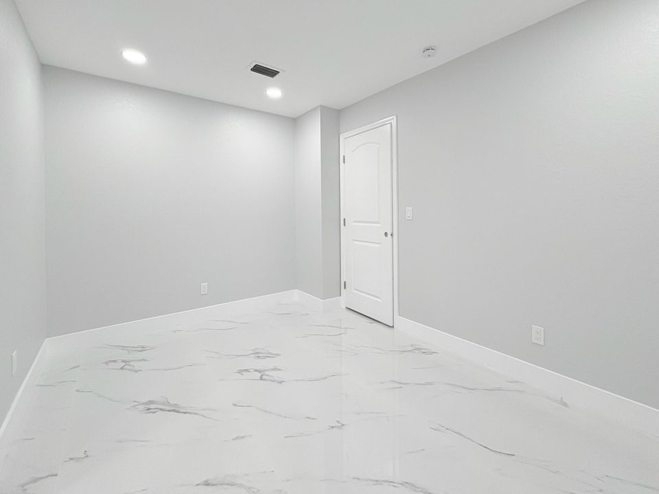 Active With Contract: $429,000 (3 beds, 2 baths, 1100 Square Feet)