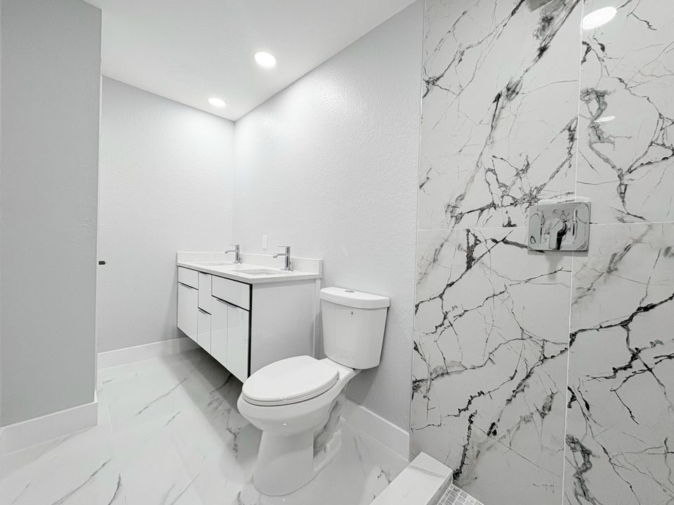 Active With Contract: $429,000 (3 beds, 2 baths, 1100 Square Feet)