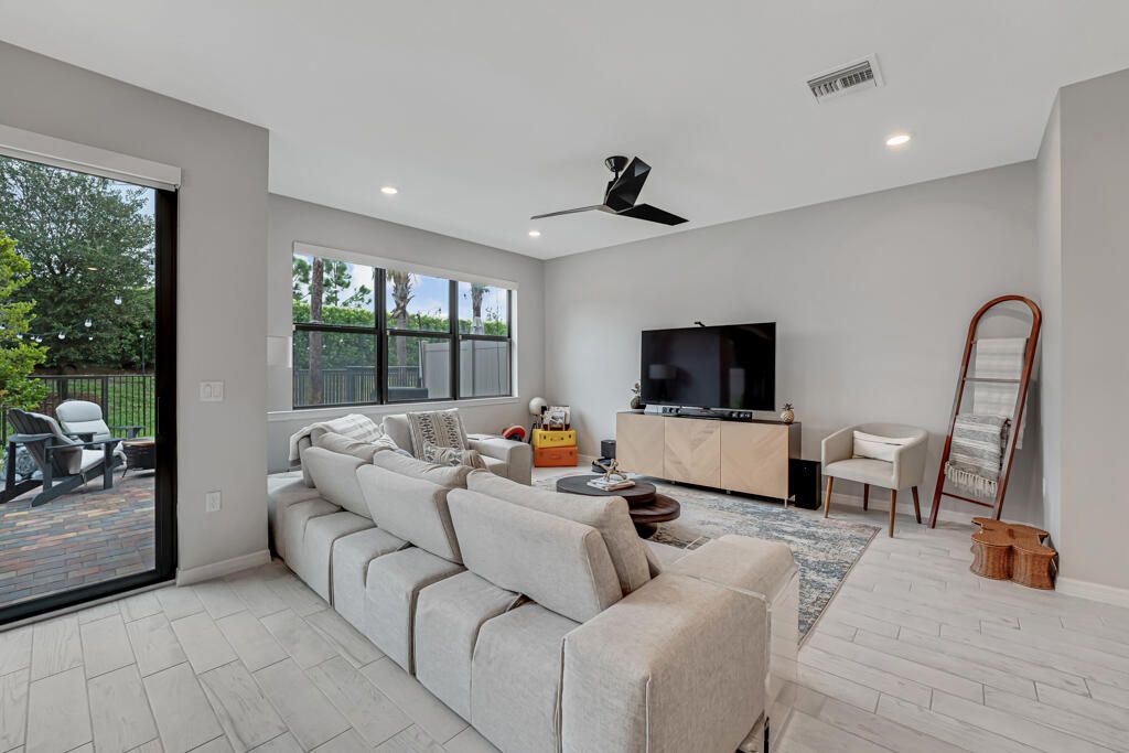 Active With Contract: $539,000 (3 beds, 2 baths, 1895 Square Feet)