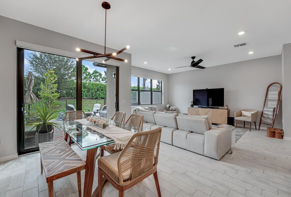 Active With Contract: $539,000 (3 beds, 2 baths, 1895 Square Feet)