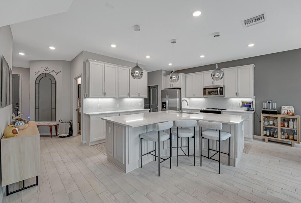 Active With Contract: $539,000 (3 beds, 2 baths, 1895 Square Feet)