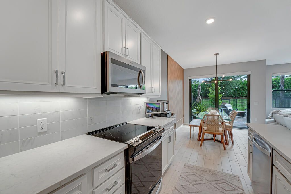 Active With Contract: $539,000 (3 beds, 2 baths, 1895 Square Feet)