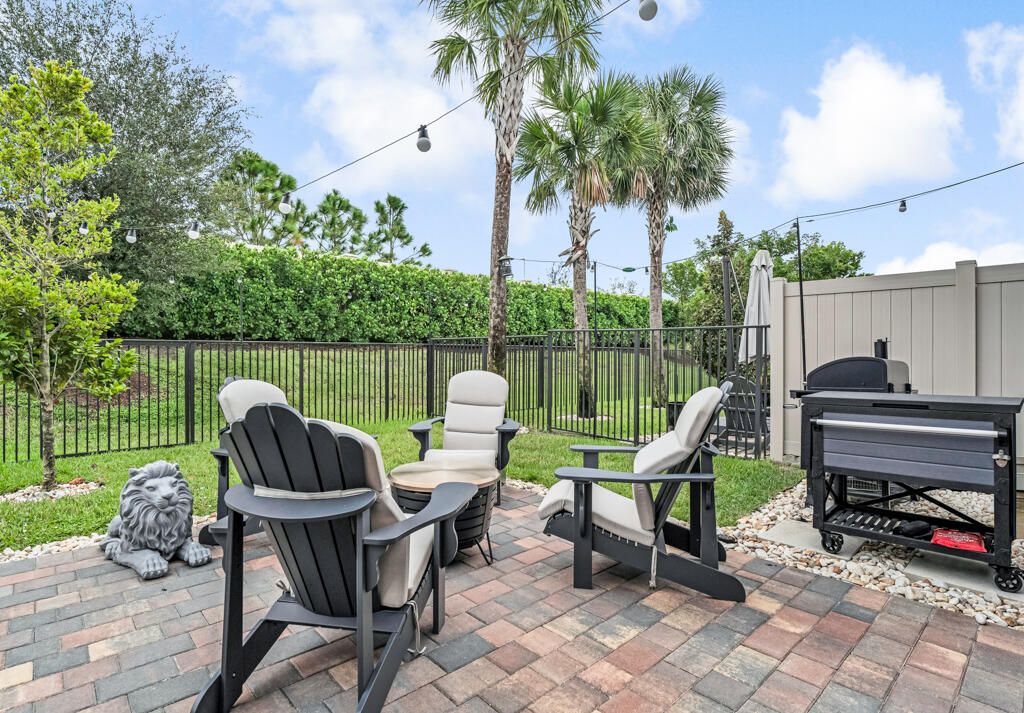 Active With Contract: $539,000 (3 beds, 2 baths, 1895 Square Feet)