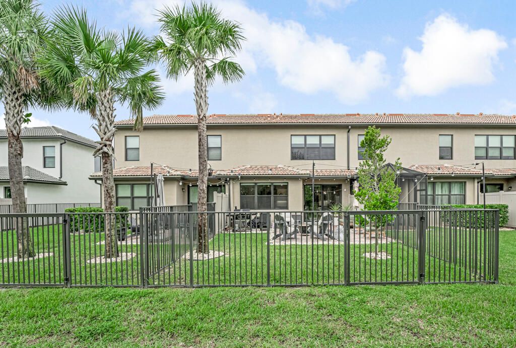 Active With Contract: $539,000 (3 beds, 2 baths, 1895 Square Feet)