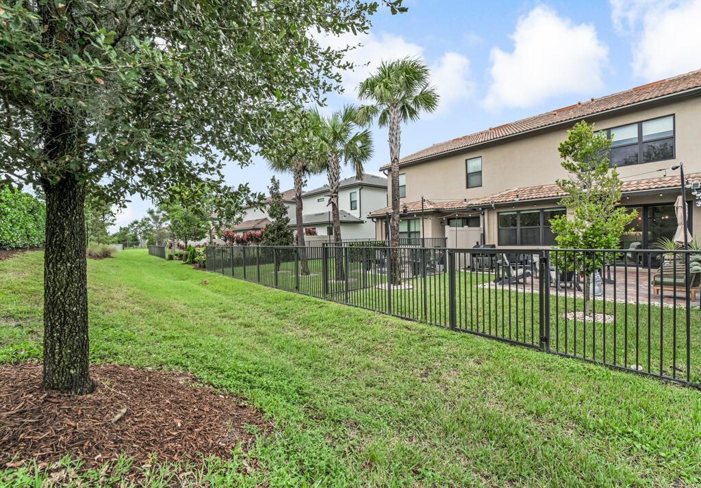 Active With Contract: $539,000 (3 beds, 2 baths, 1895 Square Feet)