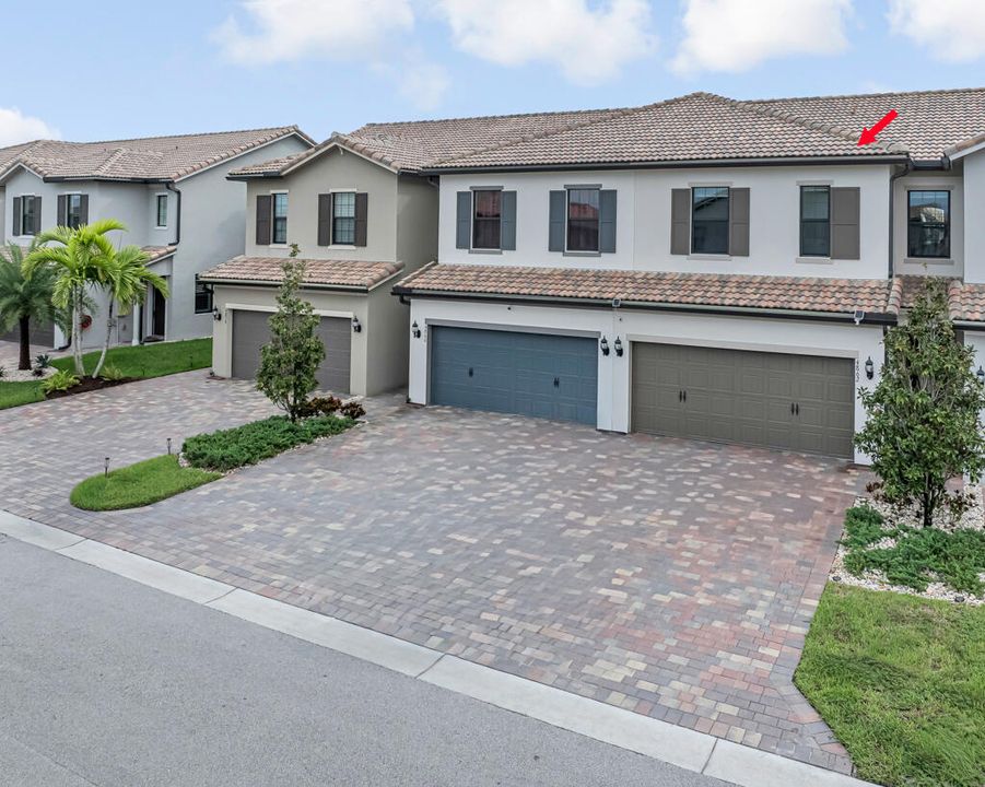 Active With Contract: $539,000 (3 beds, 2 baths, 1895 Square Feet)