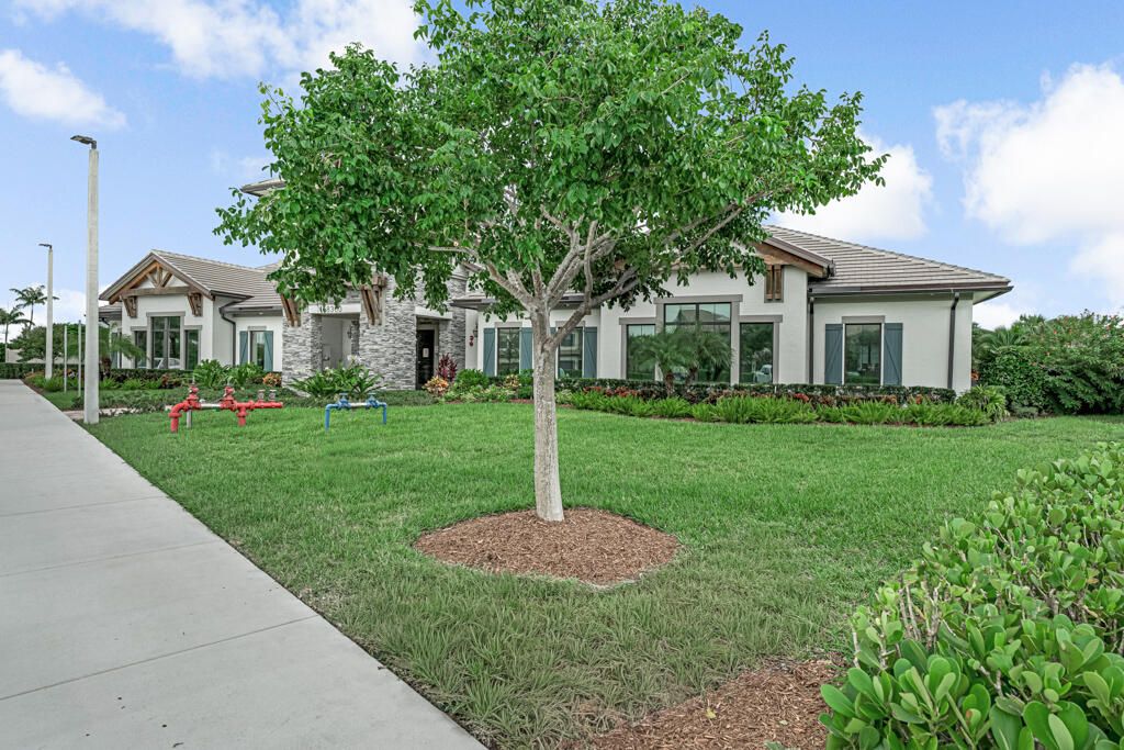 Active With Contract: $539,000 (3 beds, 2 baths, 1895 Square Feet)