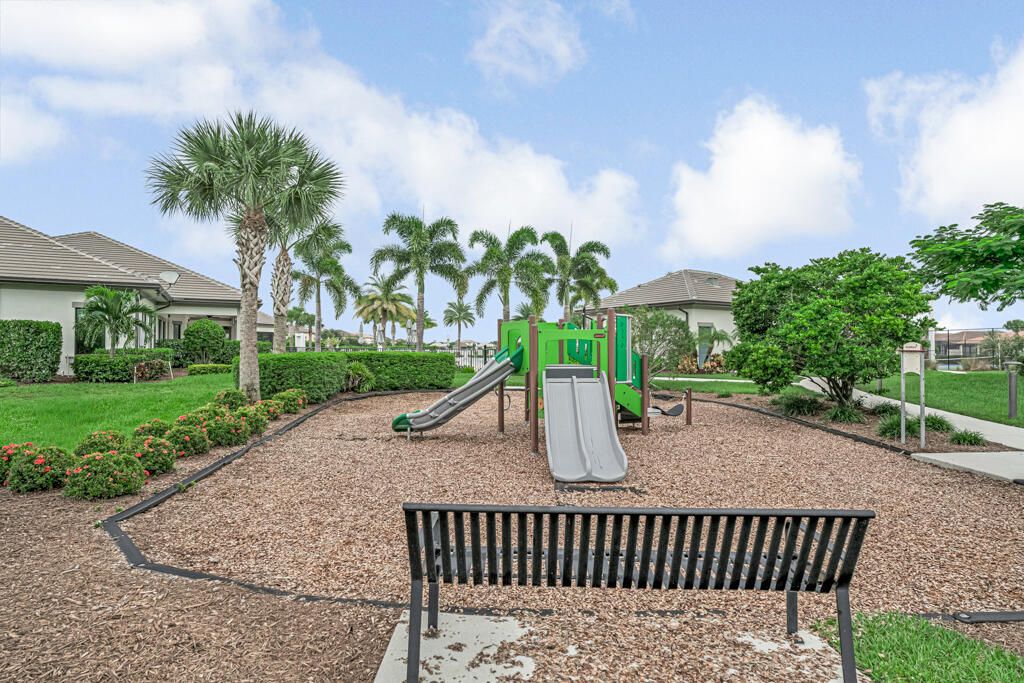 Active With Contract: $539,000 (3 beds, 2 baths, 1895 Square Feet)