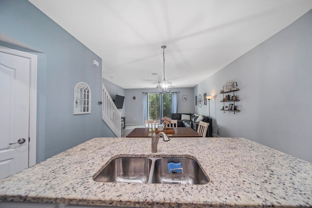 На продажу: $345,000 (3 спален, 2 ванн, 1628 Квадратных фут)