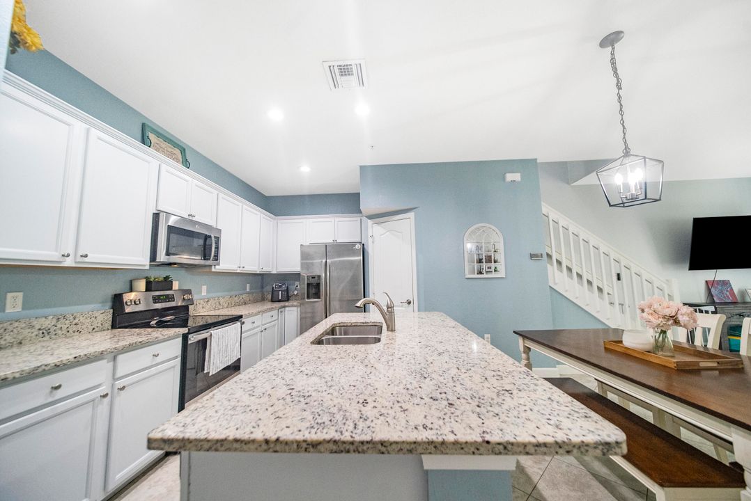 На продажу: $345,000 (3 спален, 2 ванн, 1628 Квадратных фут)