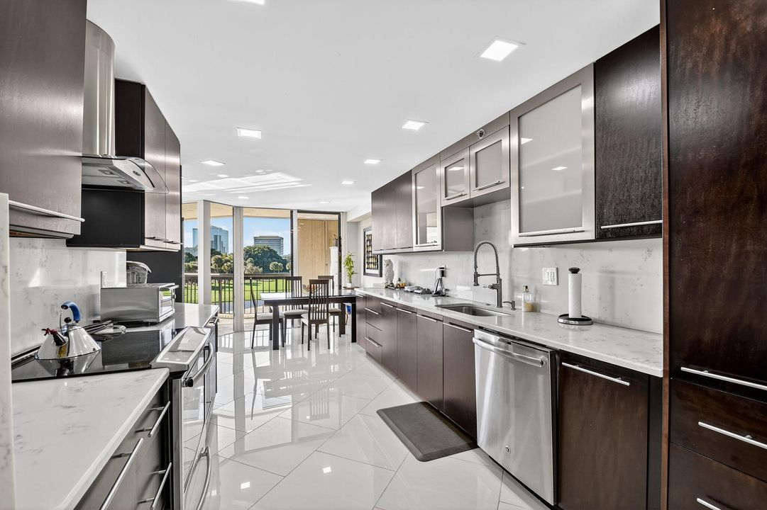 На продажу: $798,000 (3 спален, 2 ванн, 2001 Квадратных фут)