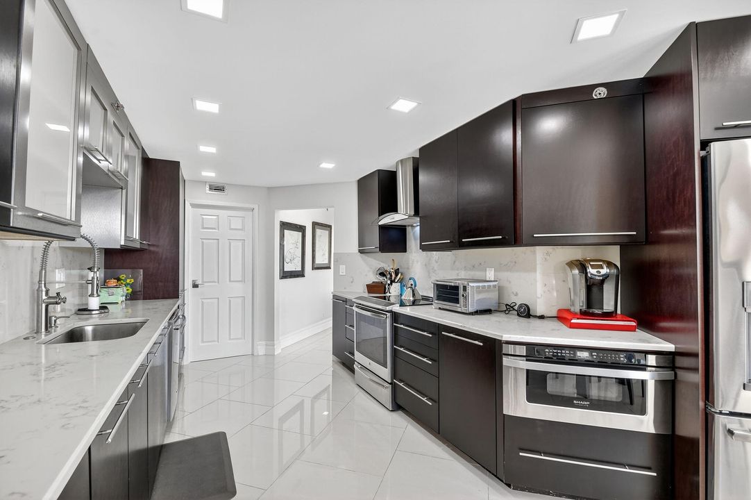 На продажу: $798,000 (3 спален, 2 ванн, 2001 Квадратных фут)