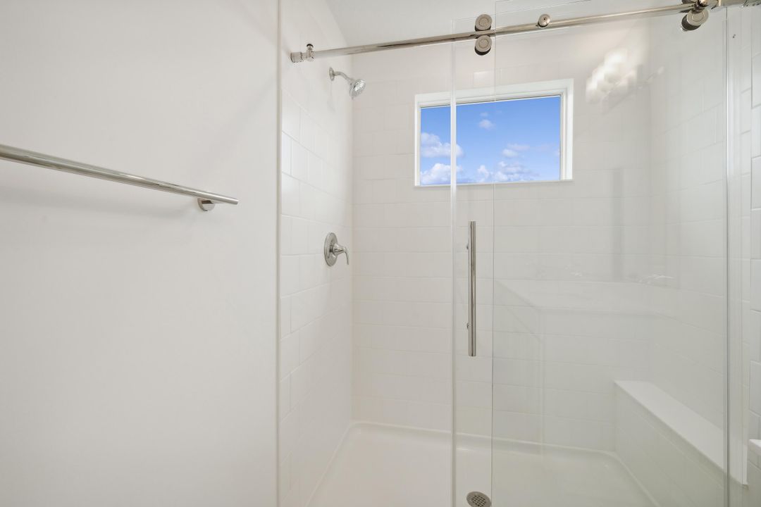 Под контрактом: $399,706 (3 спален, 2 ванн, 1683 Квадратных фут)