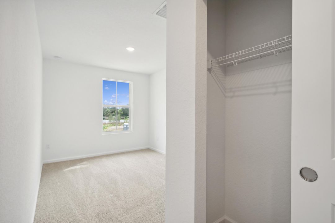 Под контрактом: $399,706 (3 спален, 2 ванн, 1683 Квадратных фут)