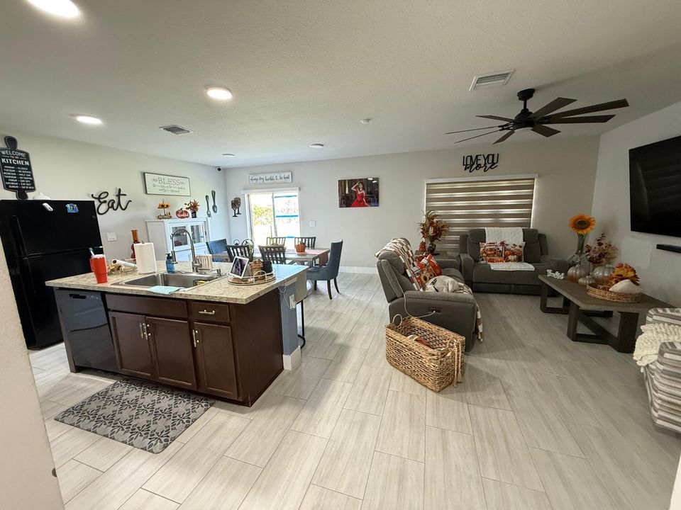 出租: $2,800 (4 贝兹, 2 浴室, 1715 平方英尺)