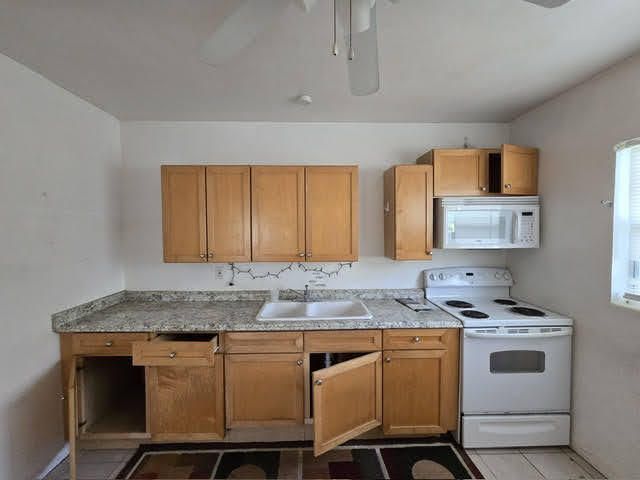 На продажу: $148,990 (3 спален, 1 ванн, 1056 Квадратных фут)