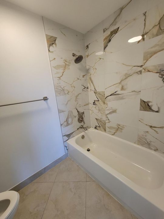 合同活跃: $2,050 (2 贝兹, 2 浴室, 1080 平方英尺)