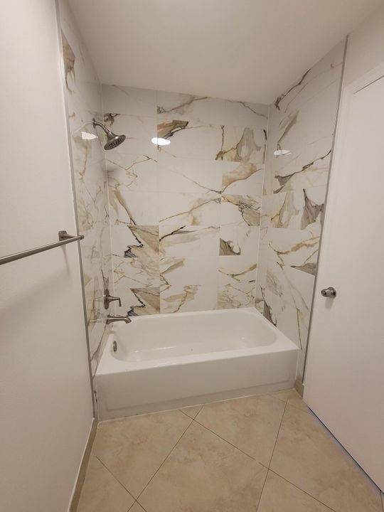 合同活跃: $2,050 (2 贝兹, 2 浴室, 1080 平方英尺)