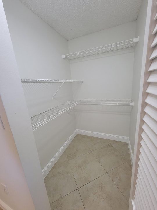 合同活跃: $2,050 (2 贝兹, 2 浴室, 1080 平方英尺)