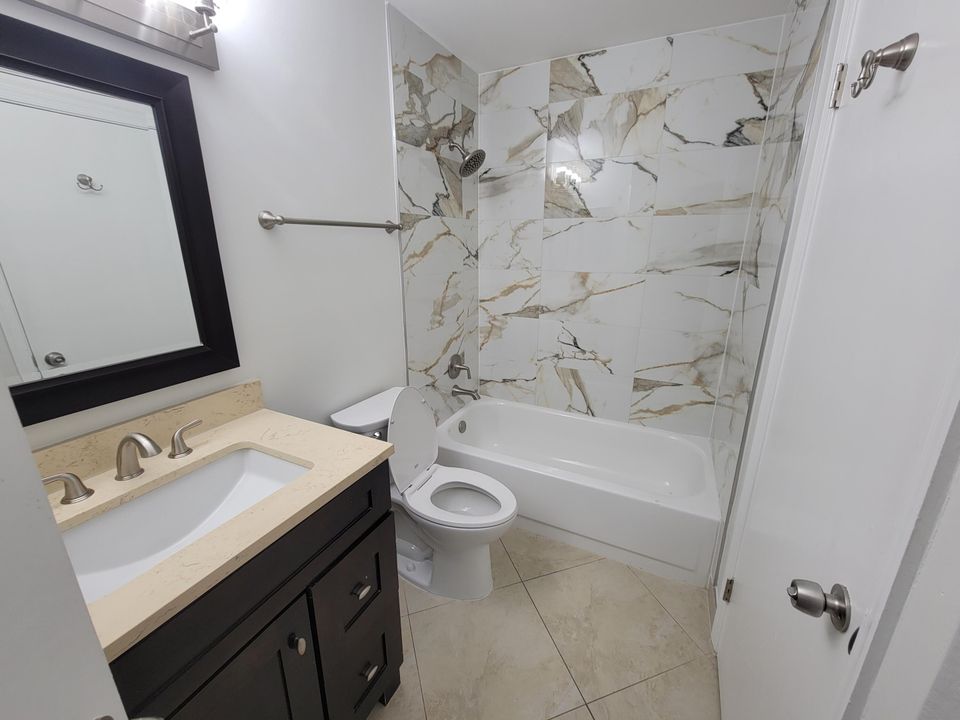 合同活跃: $2,050 (2 贝兹, 2 浴室, 1080 平方英尺)