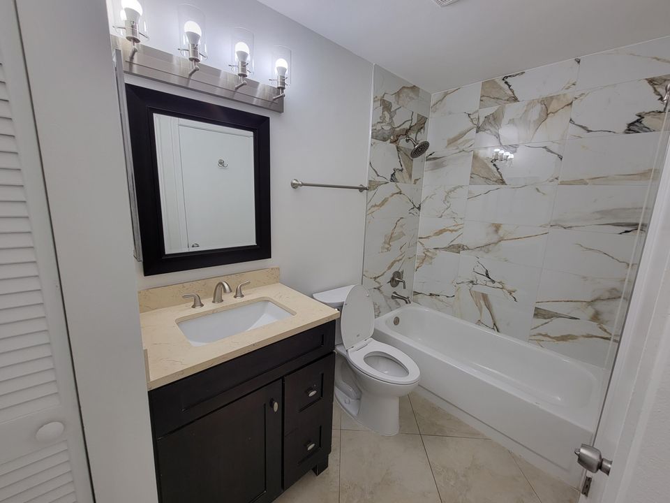 合同活跃: $2,050 (2 贝兹, 2 浴室, 1080 平方英尺)