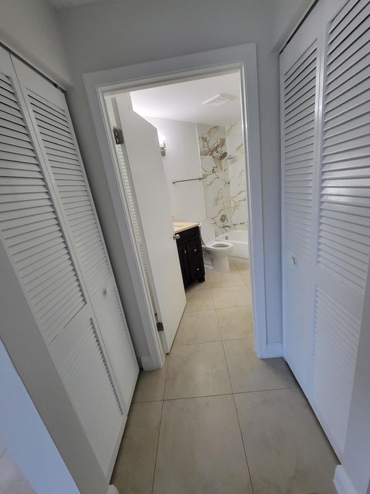 合同活跃: $2,050 (2 贝兹, 2 浴室, 1080 平方英尺)