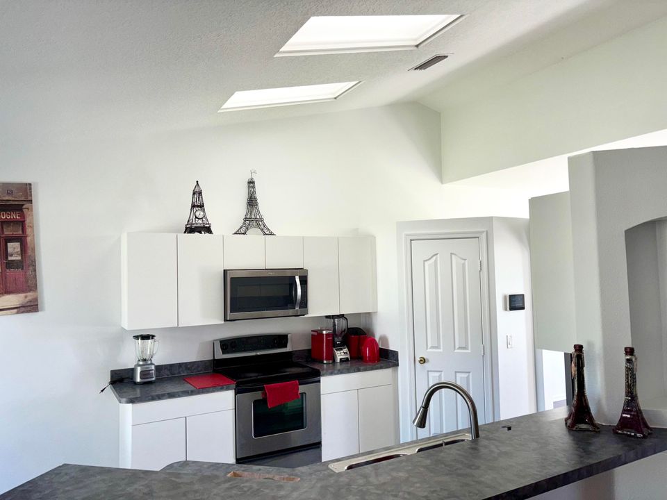 For Sale: $452,500 (4 beds, 3 baths, 2028 Square Feet)