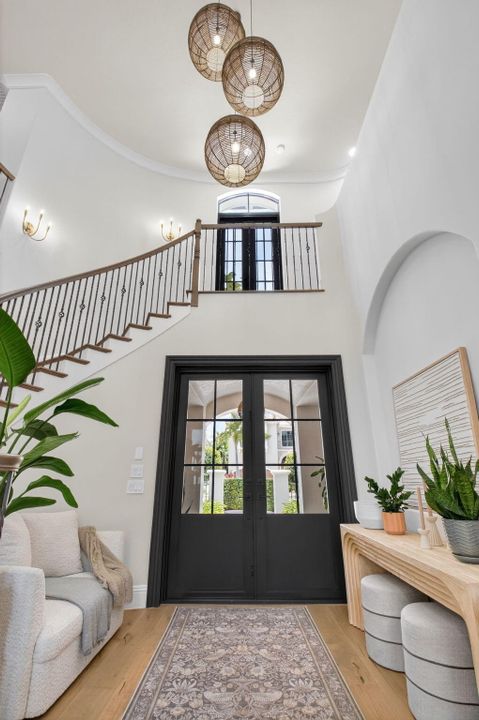 Под контрактом: $3,299,000 (6 спален, 6 ванн, 5818 Квадратных фут)