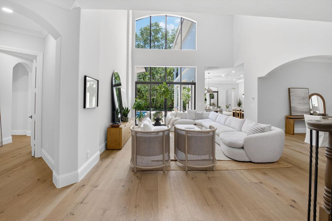 Под контрактом: $3,299,000 (6 спален, 6 ванн, 5818 Квадратных фут)