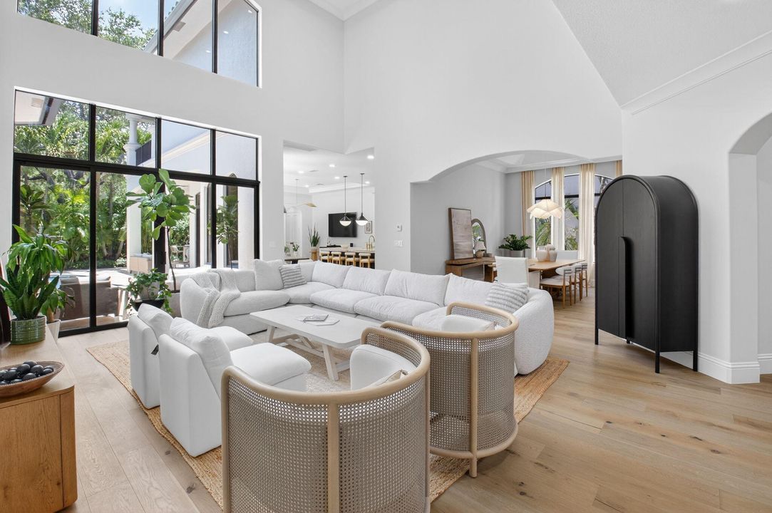 Под контрактом: $3,299,000 (6 спален, 6 ванн, 5818 Квадратных фут)