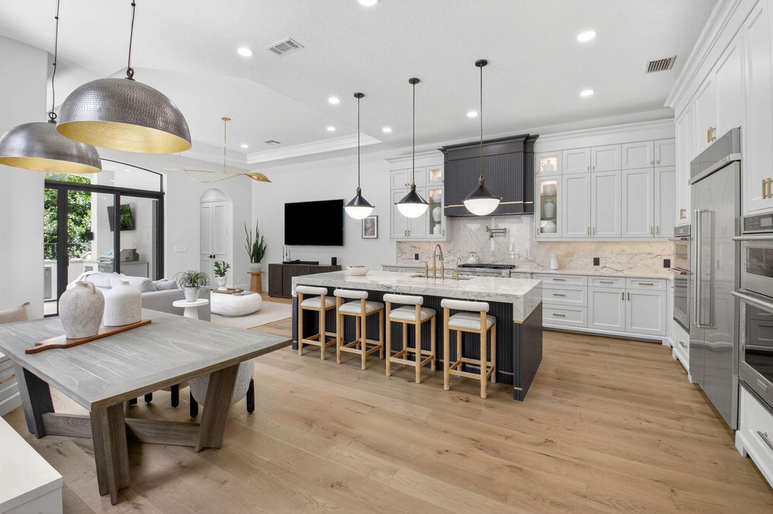 Под контрактом: $3,299,000 (6 спален, 6 ванн, 5818 Квадратных фут)