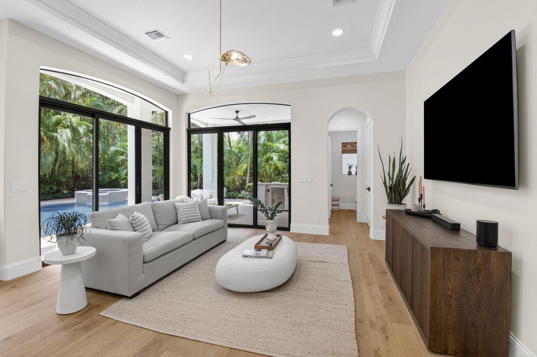 Под контрактом: $3,299,000 (6 спален, 6 ванн, 5818 Квадратных фут)