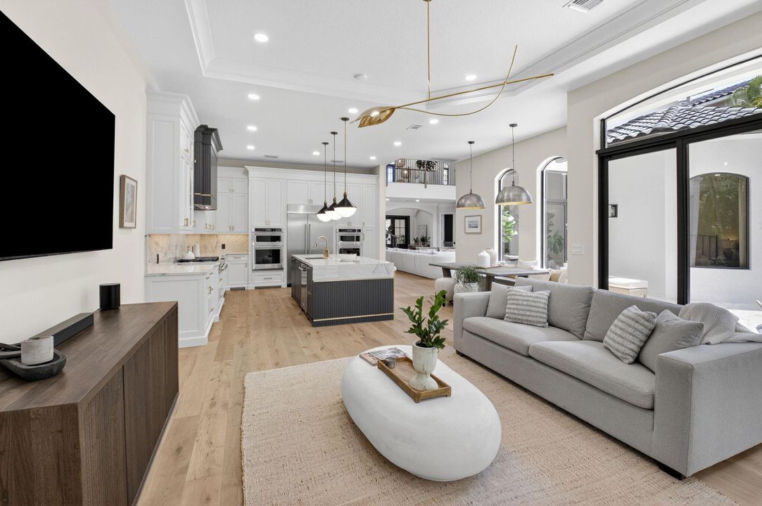 Под контрактом: $3,299,000 (6 спален, 6 ванн, 5818 Квадратных фут)