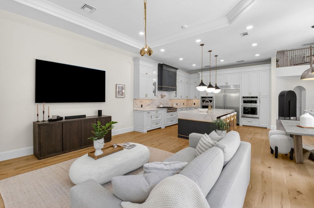 Под контрактом: $3,299,000 (6 спален, 6 ванн, 5818 Квадратных фут)