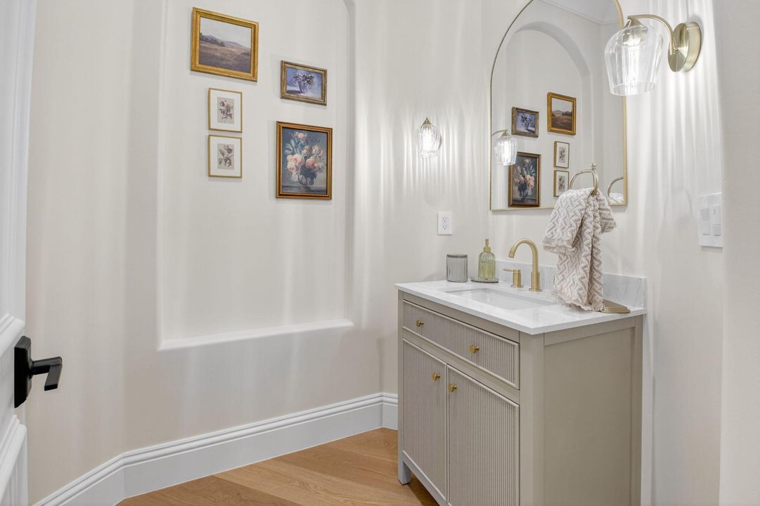 Под контрактом: $3,299,000 (6 спален, 6 ванн, 5818 Квадратных фут)