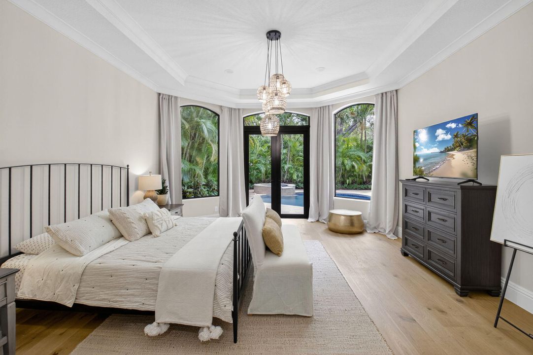 Под контрактом: $3,299,000 (6 спален, 6 ванн, 5818 Квадратных фут)